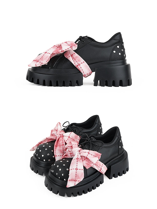 Schleifen-Akzentnieten, rot, Rock-Plaid, Punk, schwarze Plateaus, silberne Knotendetails