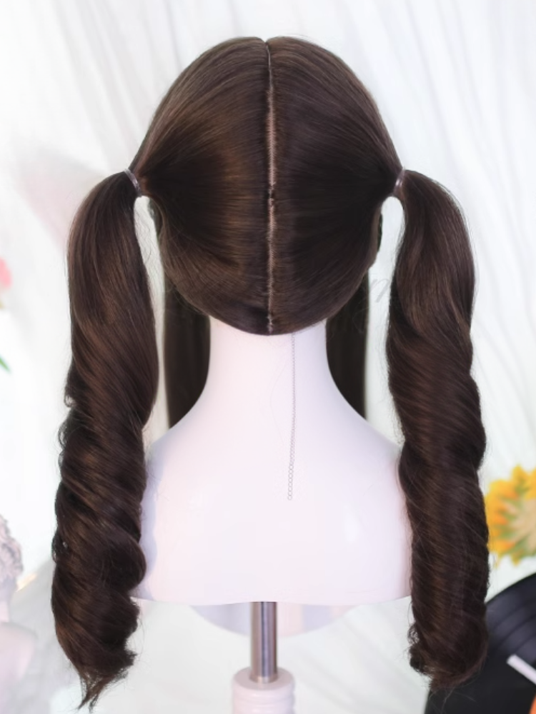 Braune, 60 cm lange, gewellte Perücke mit vollem Pony