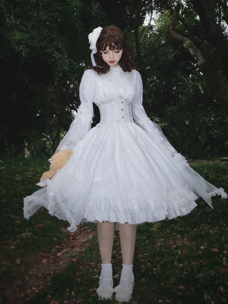 Komplett weißes Shiro Lolita-Kleid mit Trompetenärmeln und Spitzenbesatz