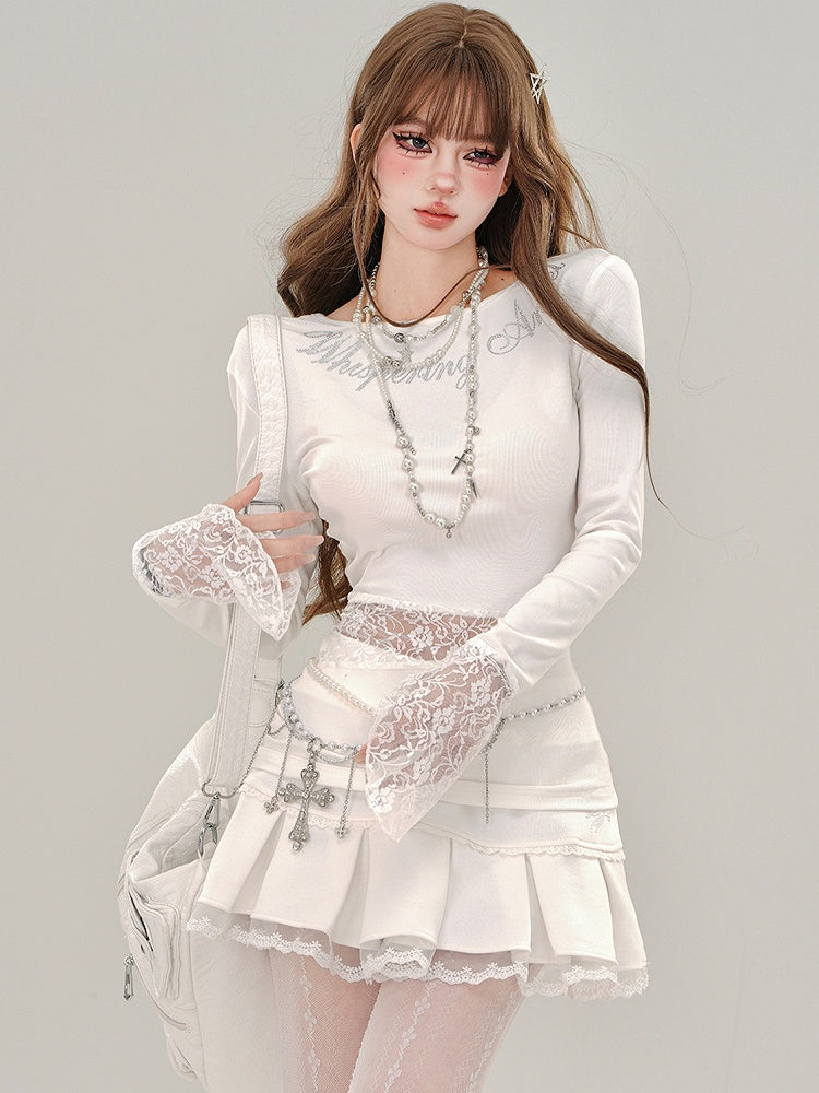 Weißes Langarm-Top mit Strass-Buchstaben und Spitze im Patchwork-Stil
