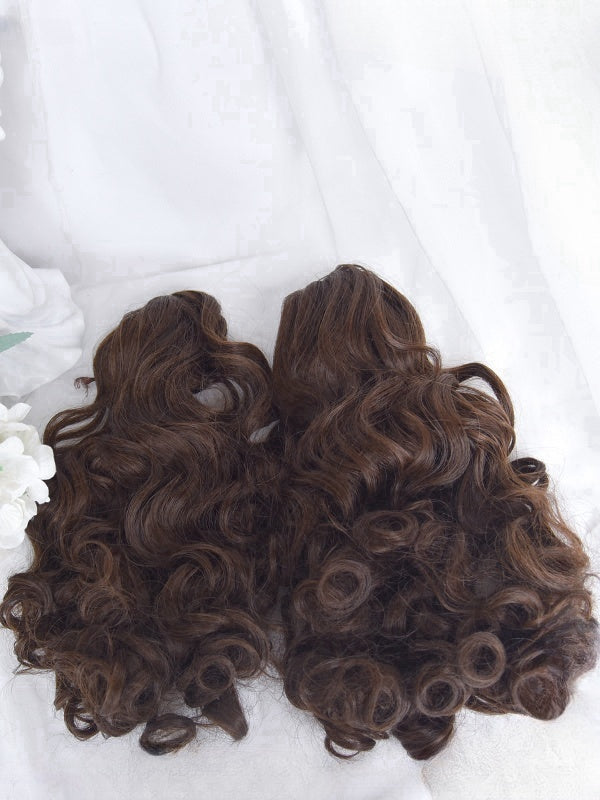 Dunkelbraune Perücke im Bob-Schnitt mit Pony und doppelten, lockigen Pferdeschwanzklammern