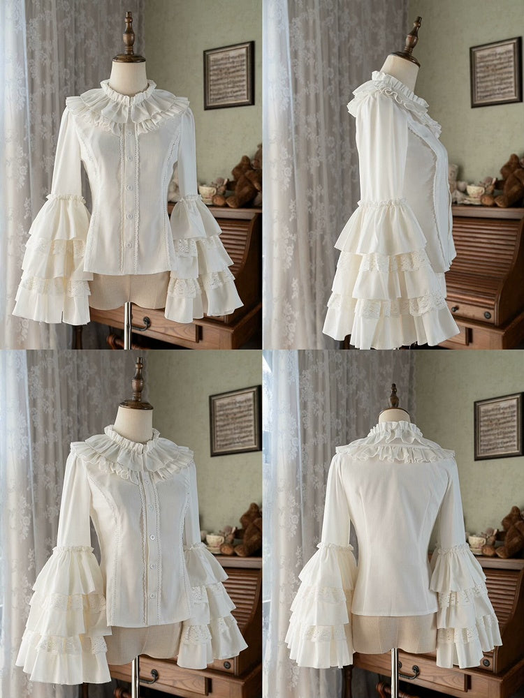 Weiße Bluse mit Rüschenausschnitt und mehrlagigen Glockenärmeln