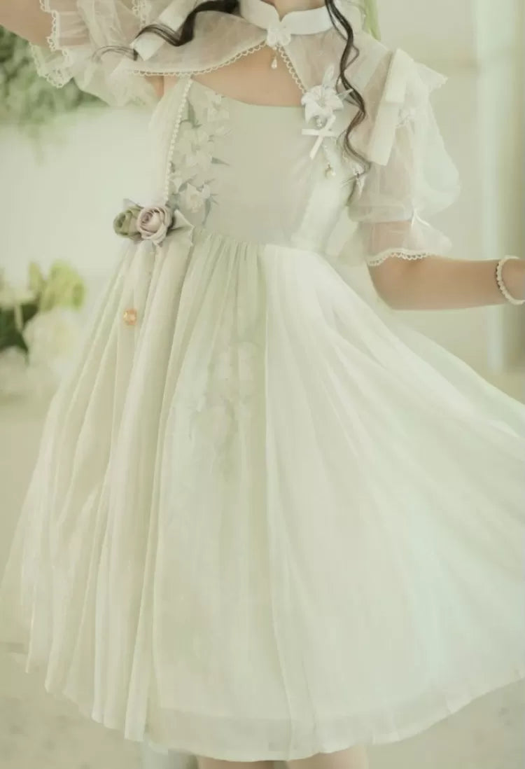 Grünes Kleid mit Blumenstickerei + weißes Oberteil mit Stehkragen