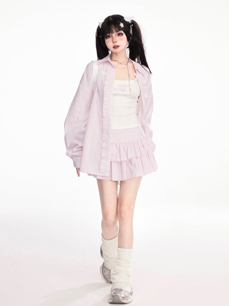 ピンクのフリルトリムのゆったりストライプシャツ