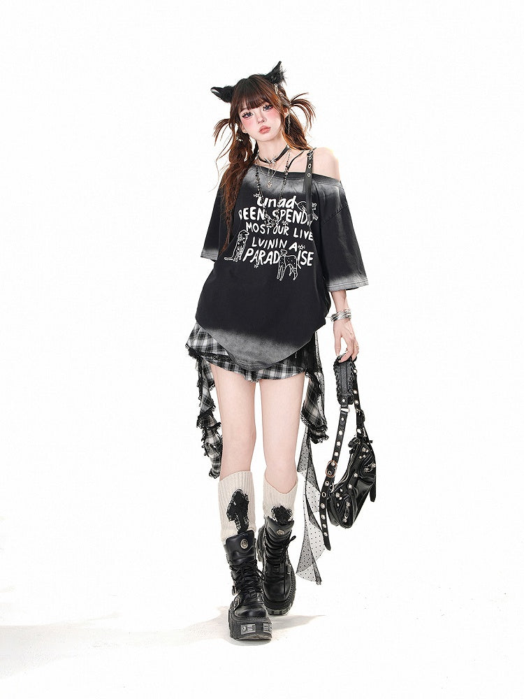 T-Shirt mit Herzschnalle, weiß/schwarz, lockerer, asymmetrischer Ausschnitt, entzückender Welpendruck