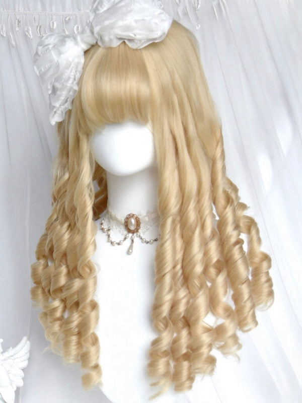 Blonde, lockige Perücke in Unterbrustlänge mit vollem Pony