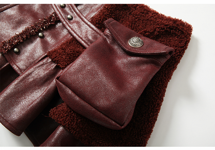 Weinroter Rock mit Schnallengürtel