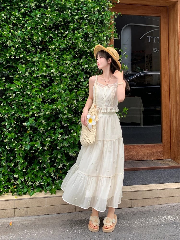 Kei Buttons ベージュ フローラル刺繍 レーストリム フローラル モリ キャミトップ