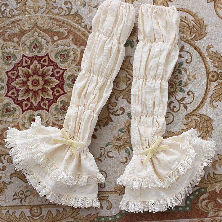 Schleife erhältlich, mehrlagige Ärmel mit Spitzenbesatz, 3 Weißtöne in Akzenten, Milchfarben