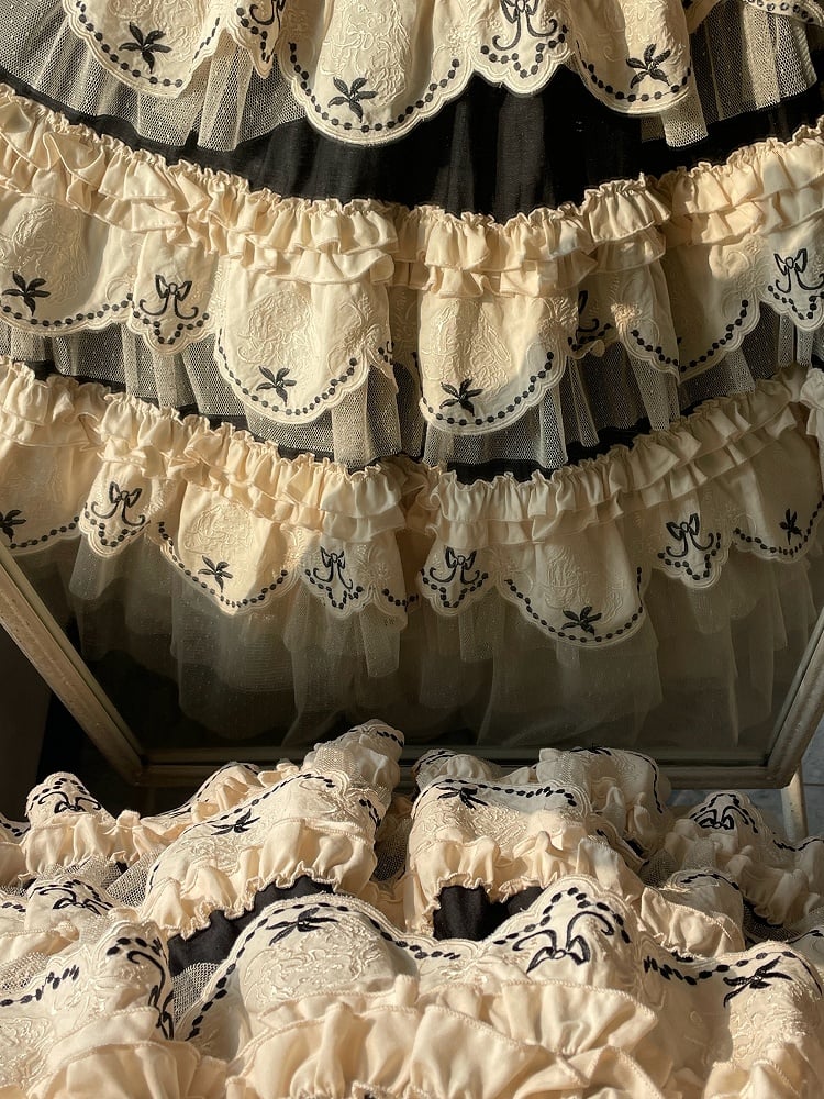 ブラックバニー刺繍レイヤードスカロップトリムヘムロリータスカート