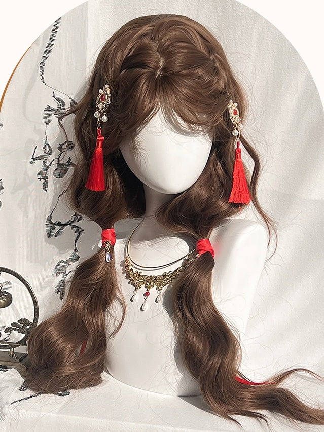 Braune, gewellte Kunsthaarperücke in Unterbrustlänge mit Vorhangpony