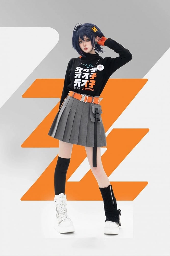 Black Letter Top Gradient White Neck Orange With Print Mock