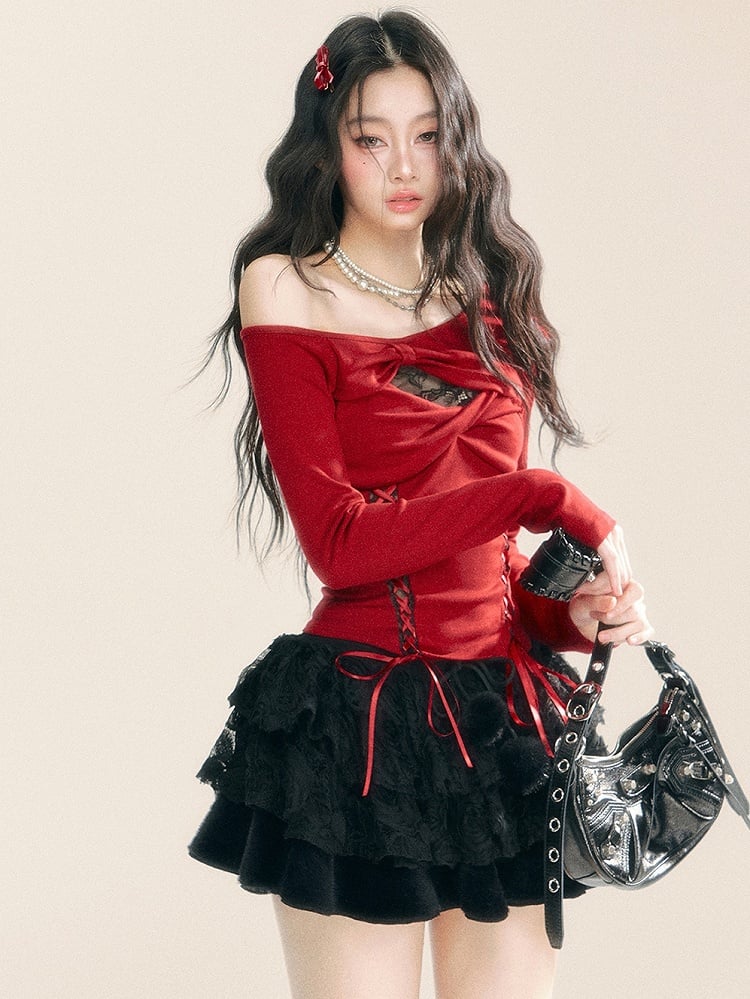 Rotes Stricktop mit Cut-Outs und Schnürung