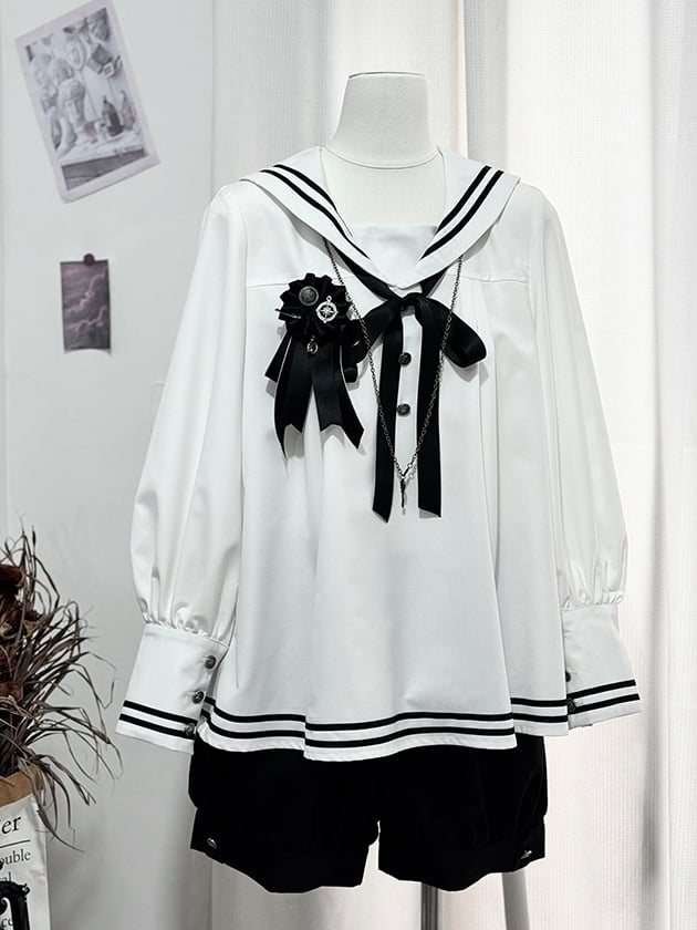 シャツ(セーラー)白襟長袖黒ショートパンツ