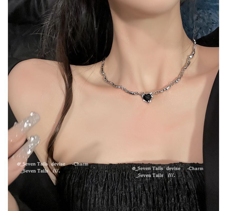 Alloy Heart Pendant Choker