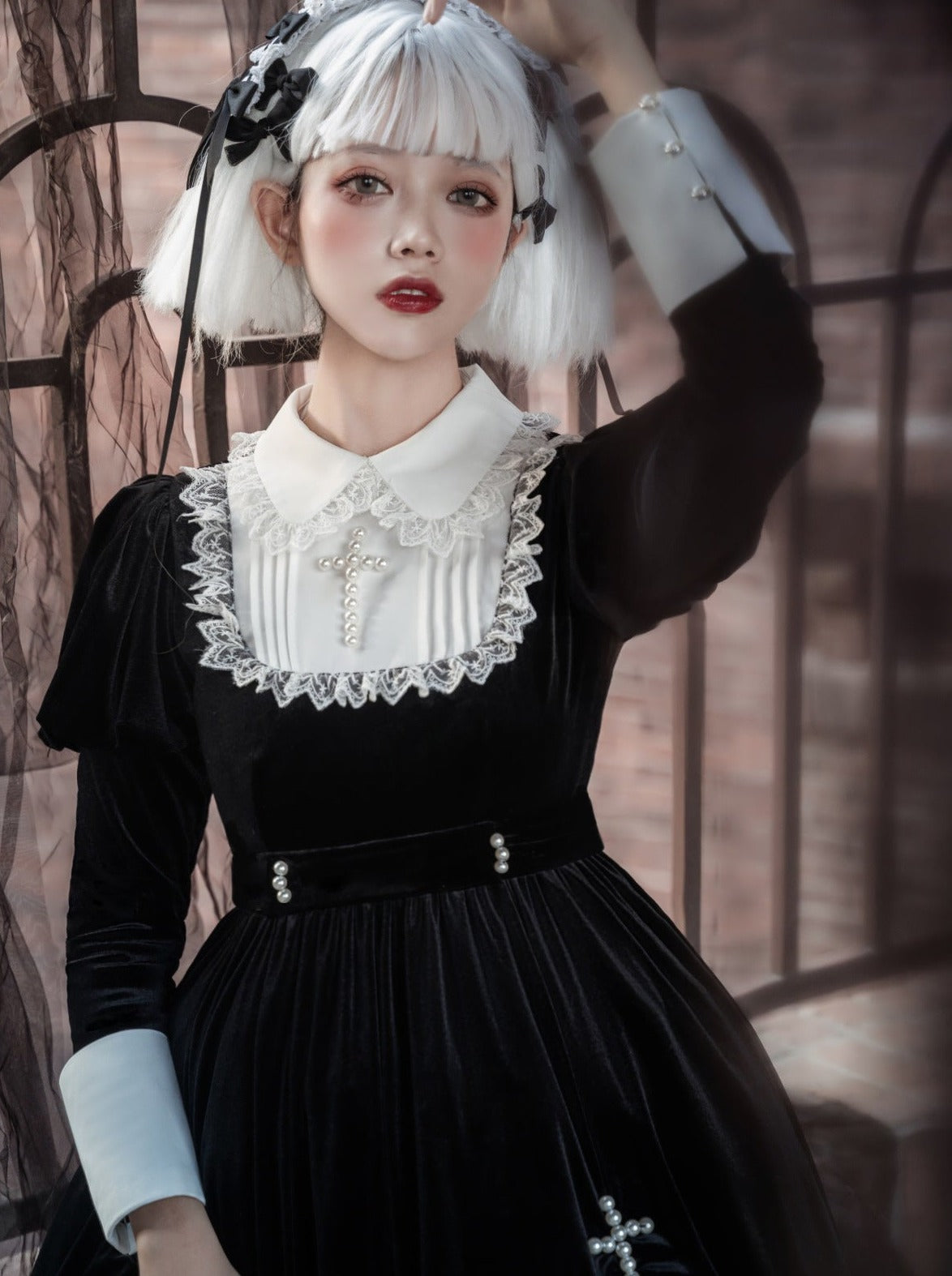 Gothic Maid Cross Kleid aus Samt Dark Lolita