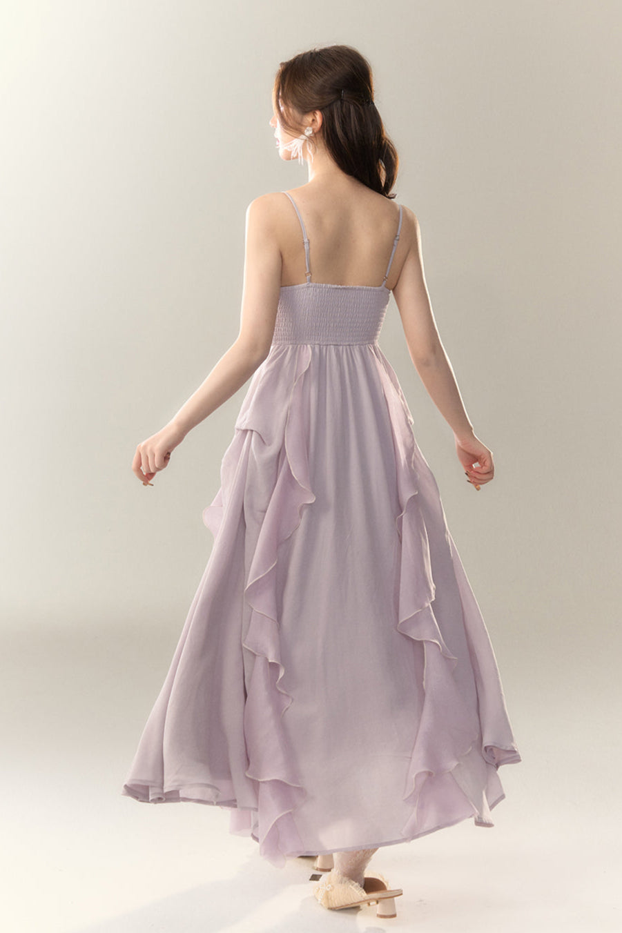 Rosenkleid mit schwerer Rüschenarbeit