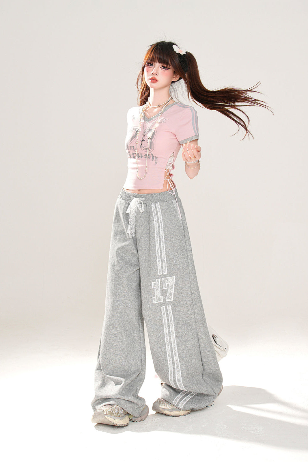 ロゴスポーティフローラルTシャツアート