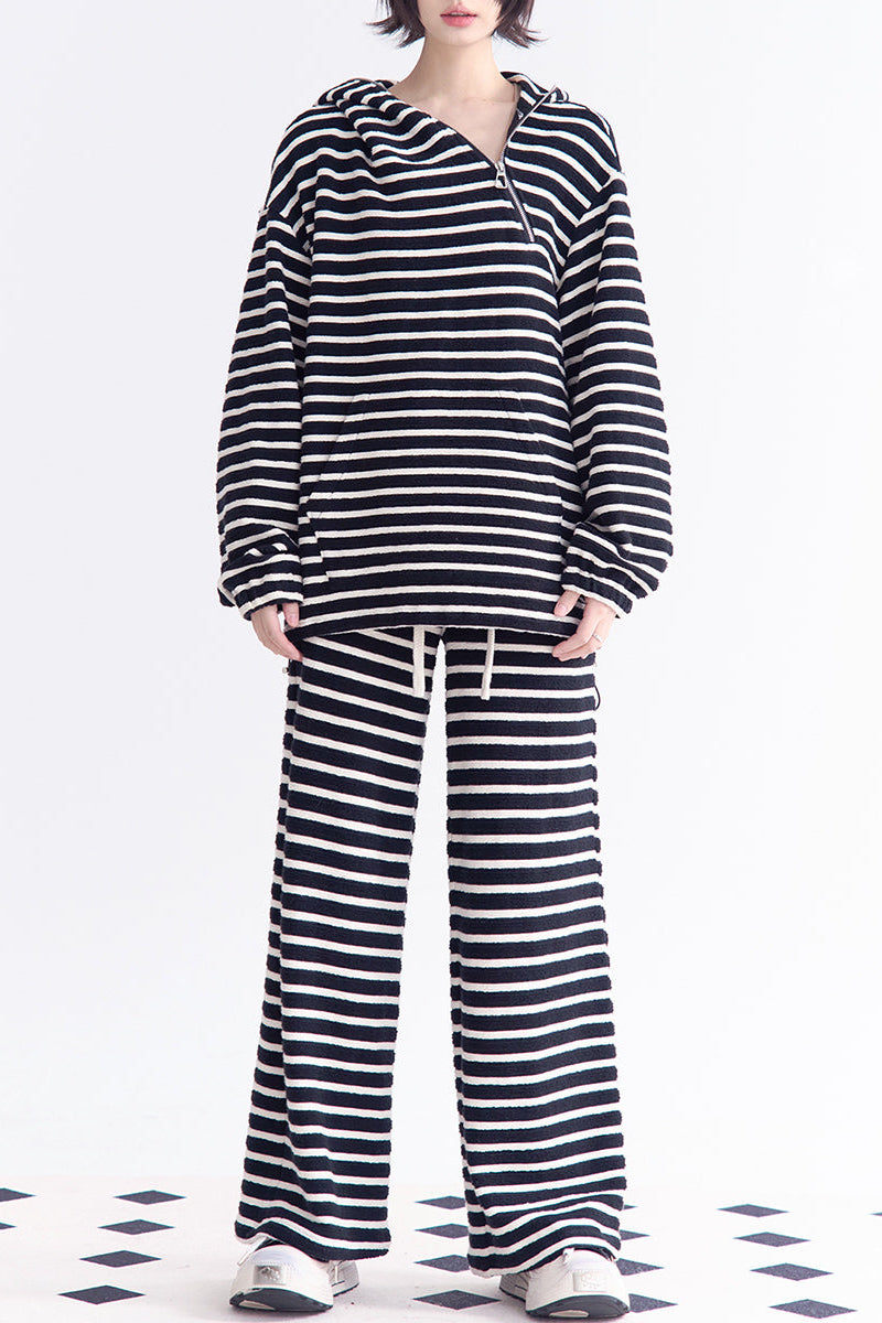 フード付きパンツセーターのセットアップ