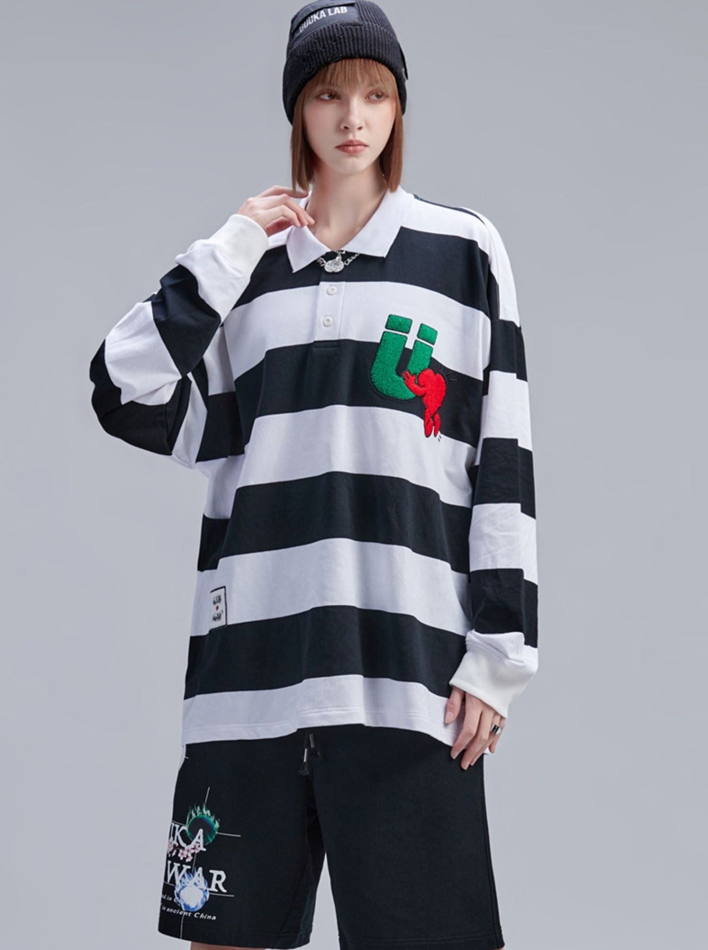 Lockeres Poloshirt mit Überrand und Zierausschnitt