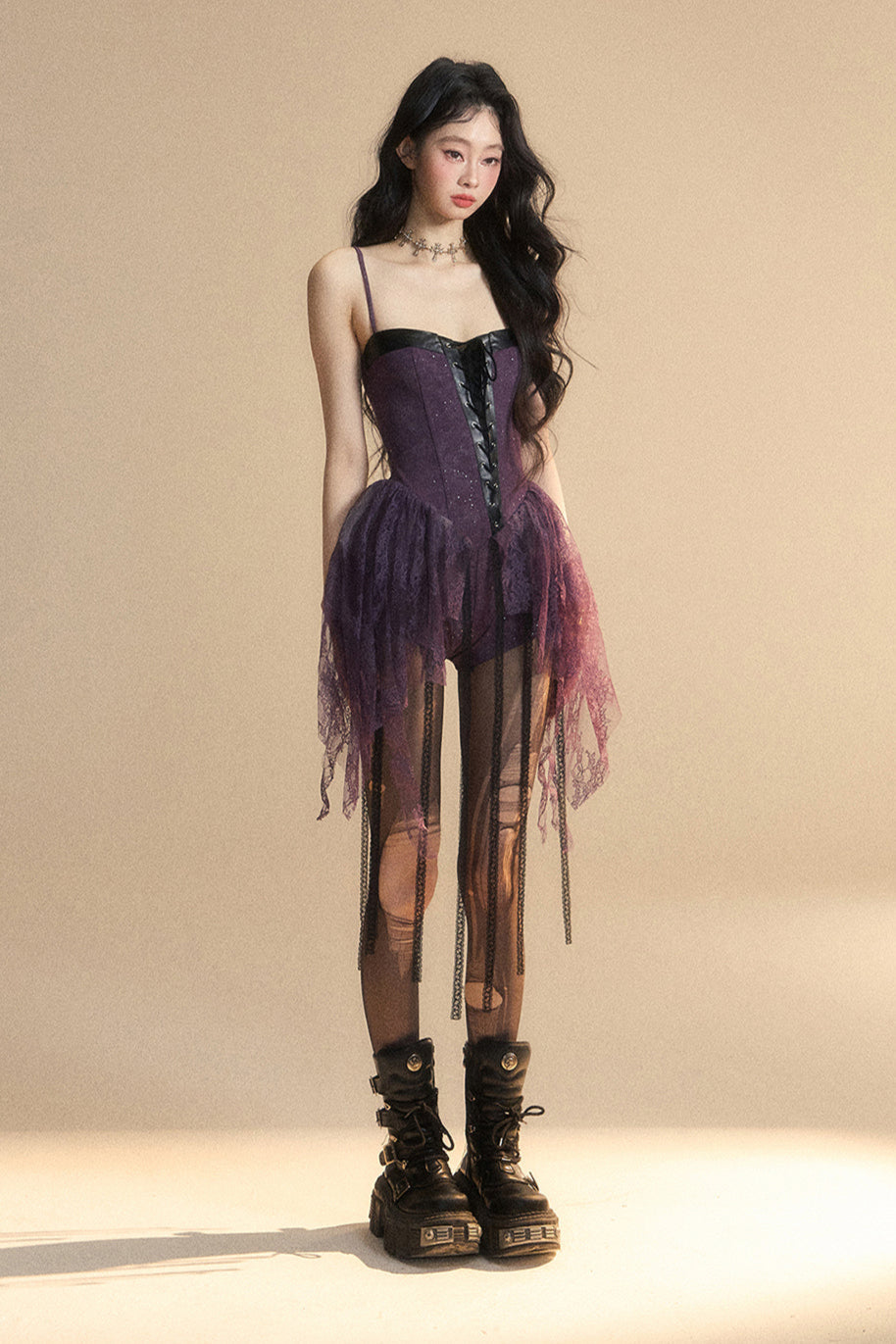 Kleid Dark Neckholder Spitze Französisch