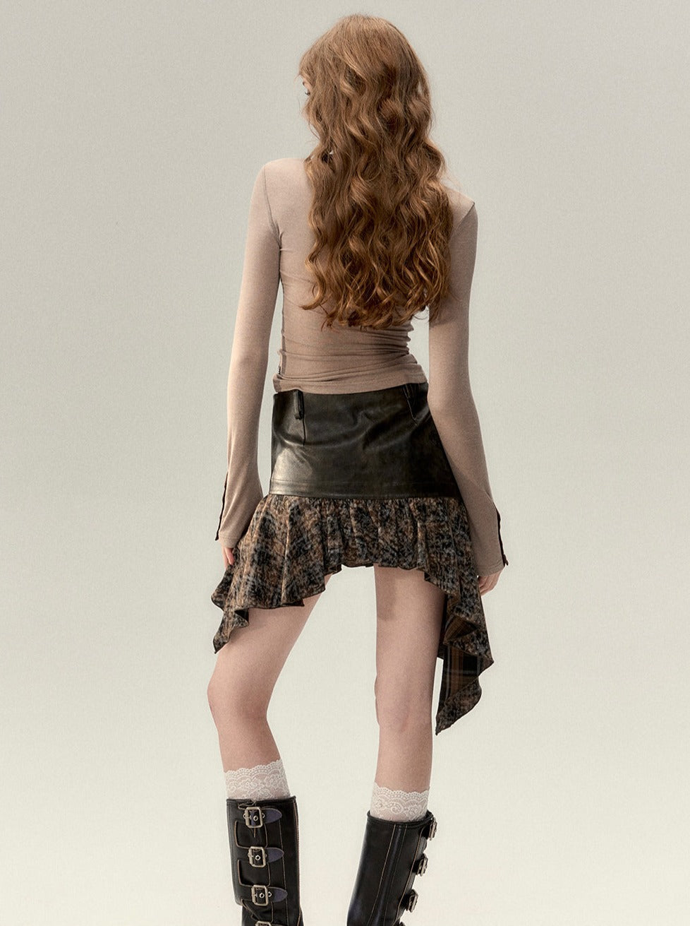 アシンメトリーレザーレトロスカート