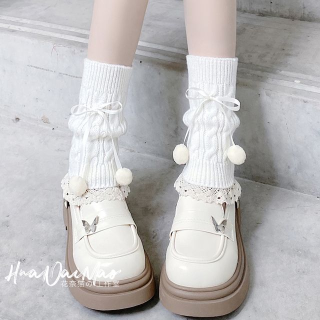 Beinwärmer mit Strickbesatz und Spitze und Bommel