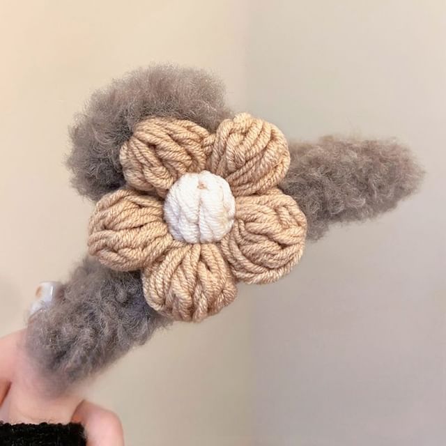 Yarn Claw Chenille Floral Clip Hair