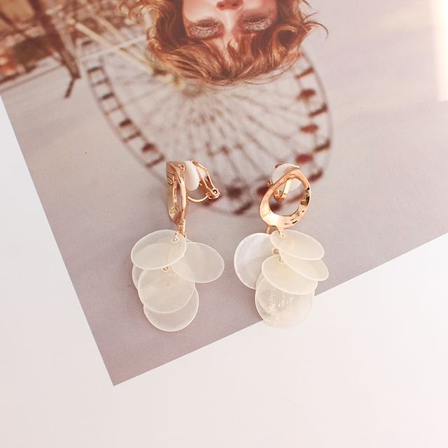 / イヤリング シェル ドロップ オン ディスク クリップ