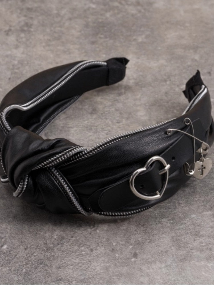 With KC Buckle Knot Design Black Decorated Pins Heart