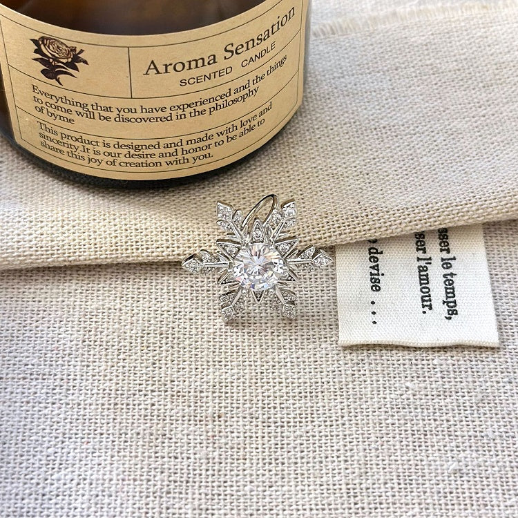 White Rhinestone Snowflake-shaped Ear Clip