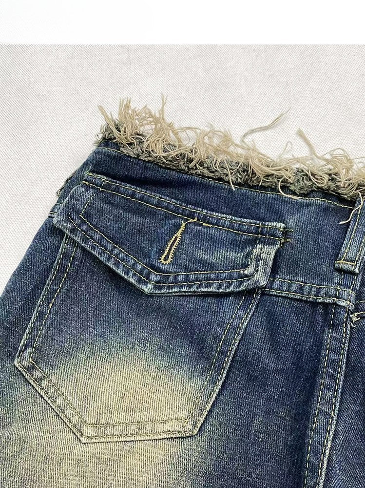 ショーツ 切りっぱなしの袖口 ダメージ加工のディテール 魅力的なY2K ほつれブルー