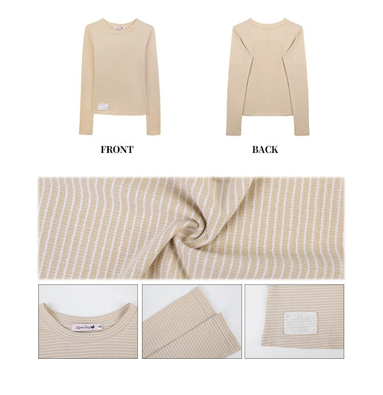 ベージュのラウンドネックストライプトップス