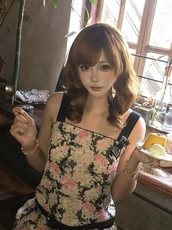 Honey Tea 45cm Short Wavy Curly Wig with Side Bangs - Hui Ran
