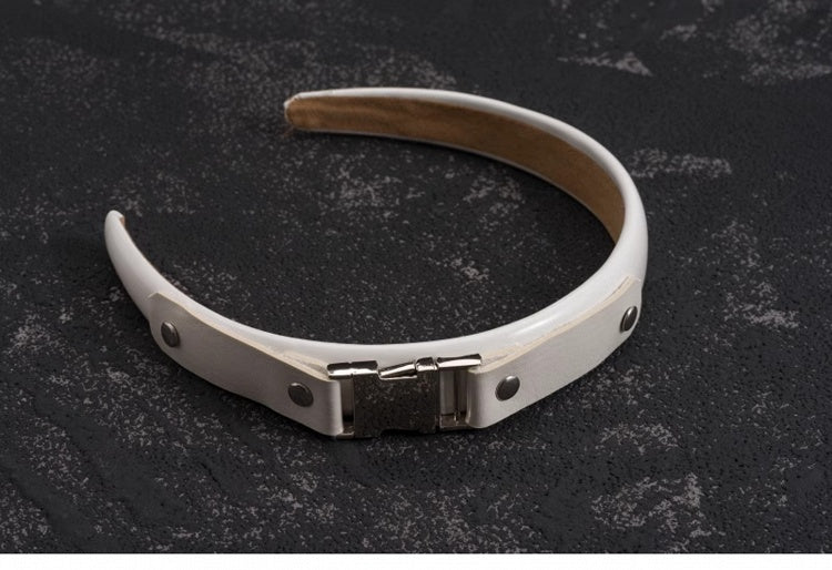 ホワイトハンドメイドメタルバックルスタッドKC