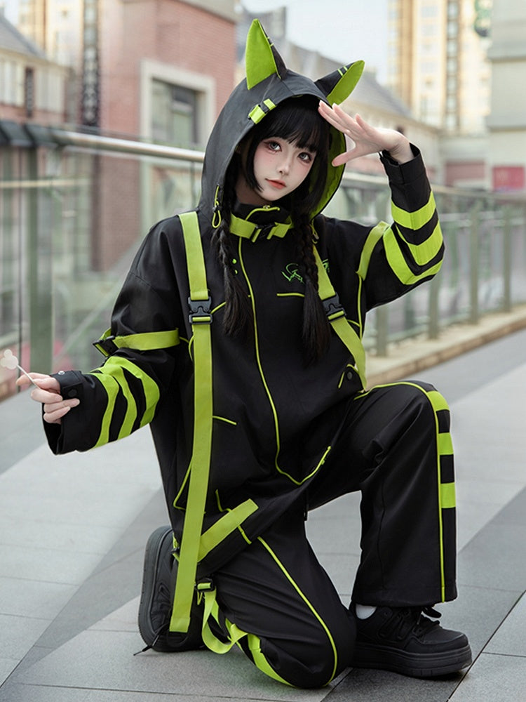 Futuristisches Cyber Fashion Techwear-Outfit in Schwarz und Chartreuse – Windbreaker-Baggy-Jacke + Shorts/Hose + Beinwärmer, komplettes Set