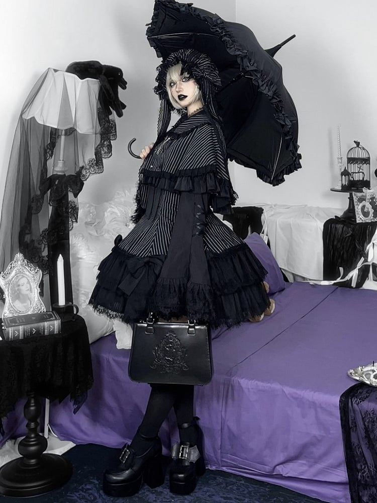 黒の丸襟フラットカラーストライプケープ