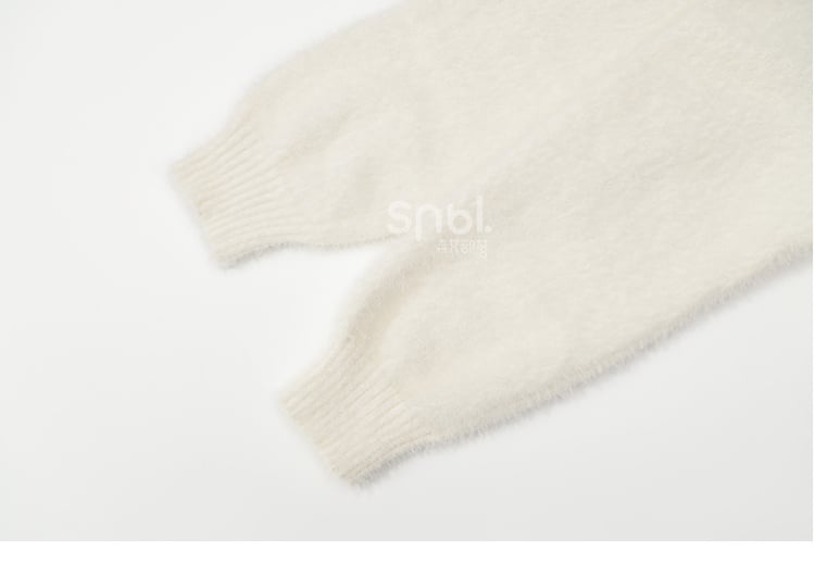 Süßes weißes Strickkleid mit Peter-Pan-Kragen und Lamm-Applikation