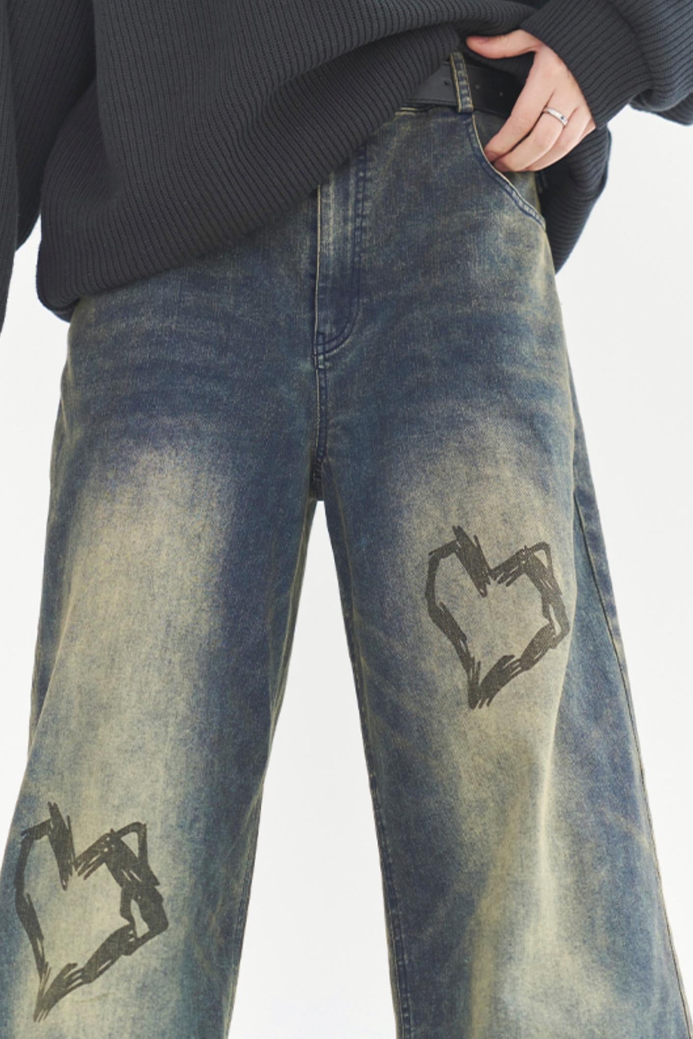 Street-Jeans im Herz-Print-Stil