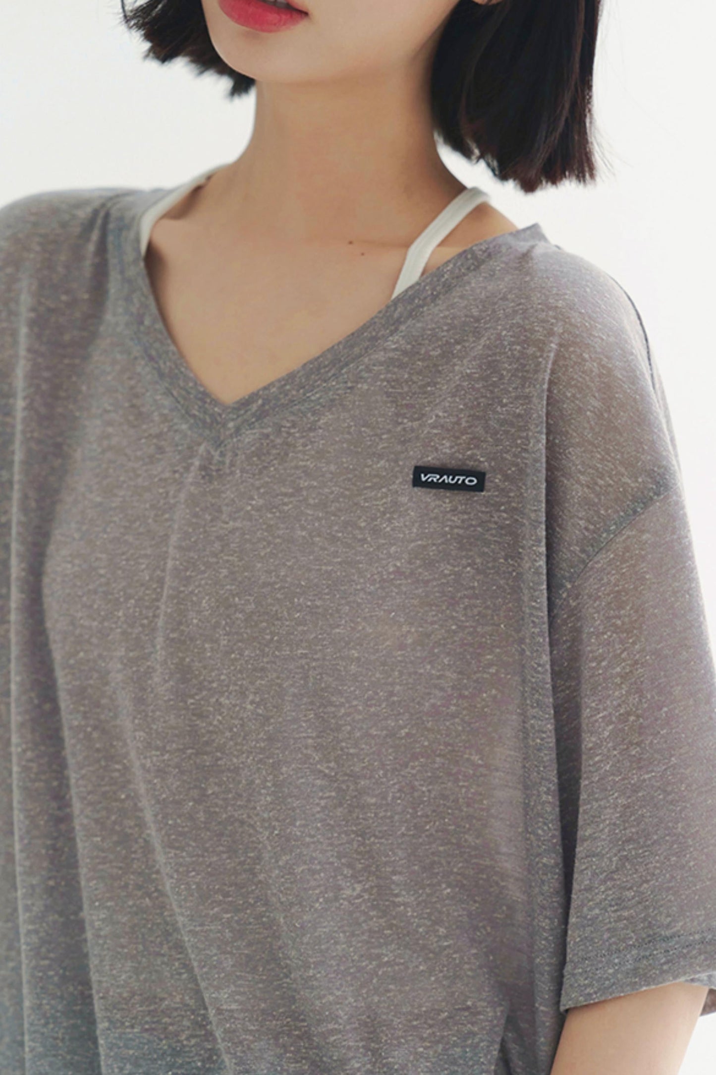 軽量シアーVネックTシャツ