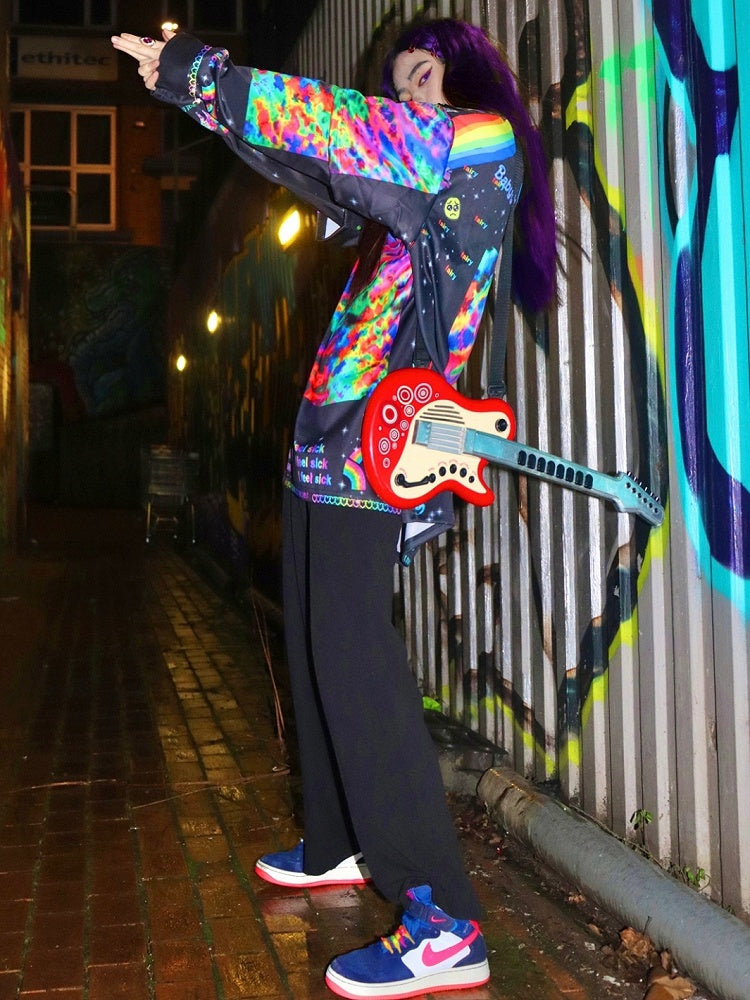 カラフルなスウェットシャツとプリント文字のレインボーハート Y2K