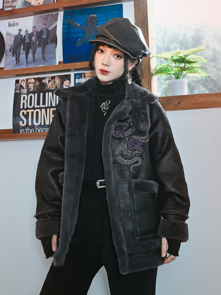 Cheongsam Collar Cuff Dye with High Snake Gradient Thumbhole Top Embroidery Black