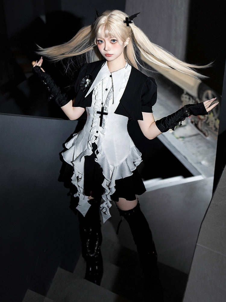 尖ったフリルの裾、カスケーディングトリム、ホワイトシャツ、ノースリーブカラー