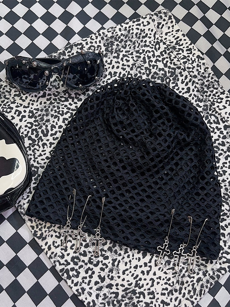 Charm Schwarze Beanie Details Pin Y2K Design Kreuz Fischnetz