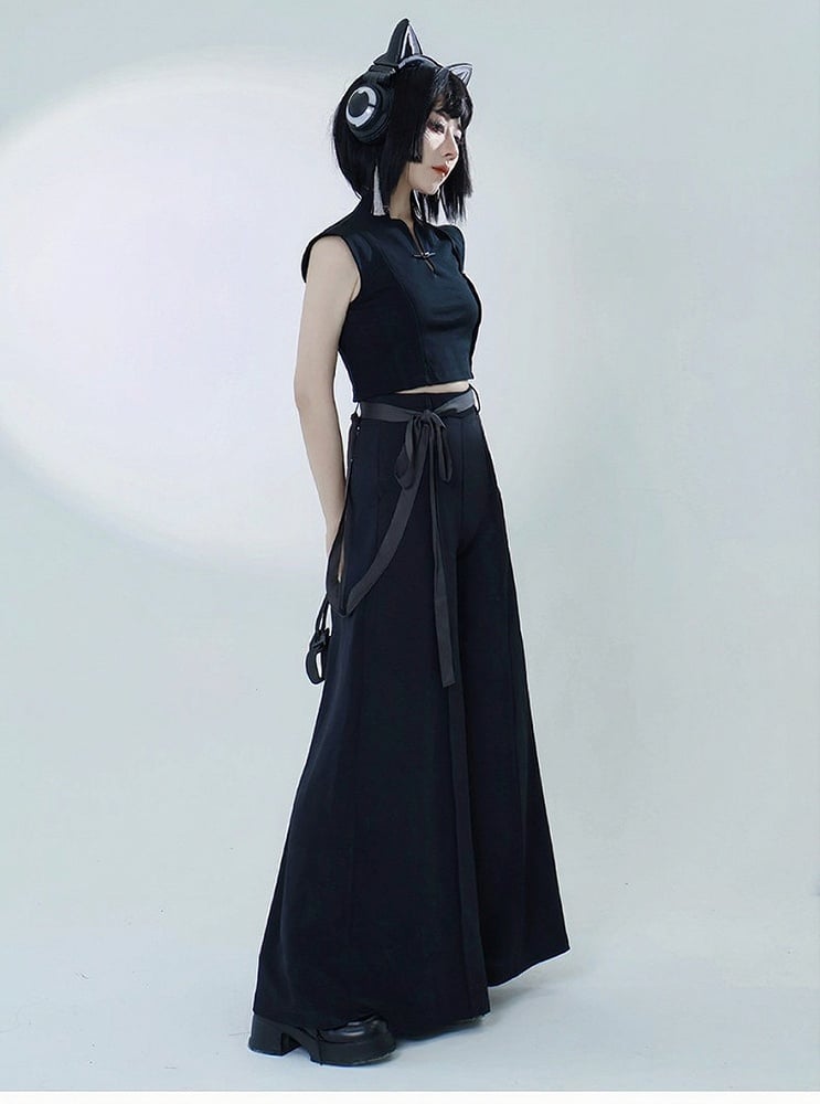 Black Cotton Sleeveless Top with Metal Frog Closure - Feng Hua Gui Guo Ling