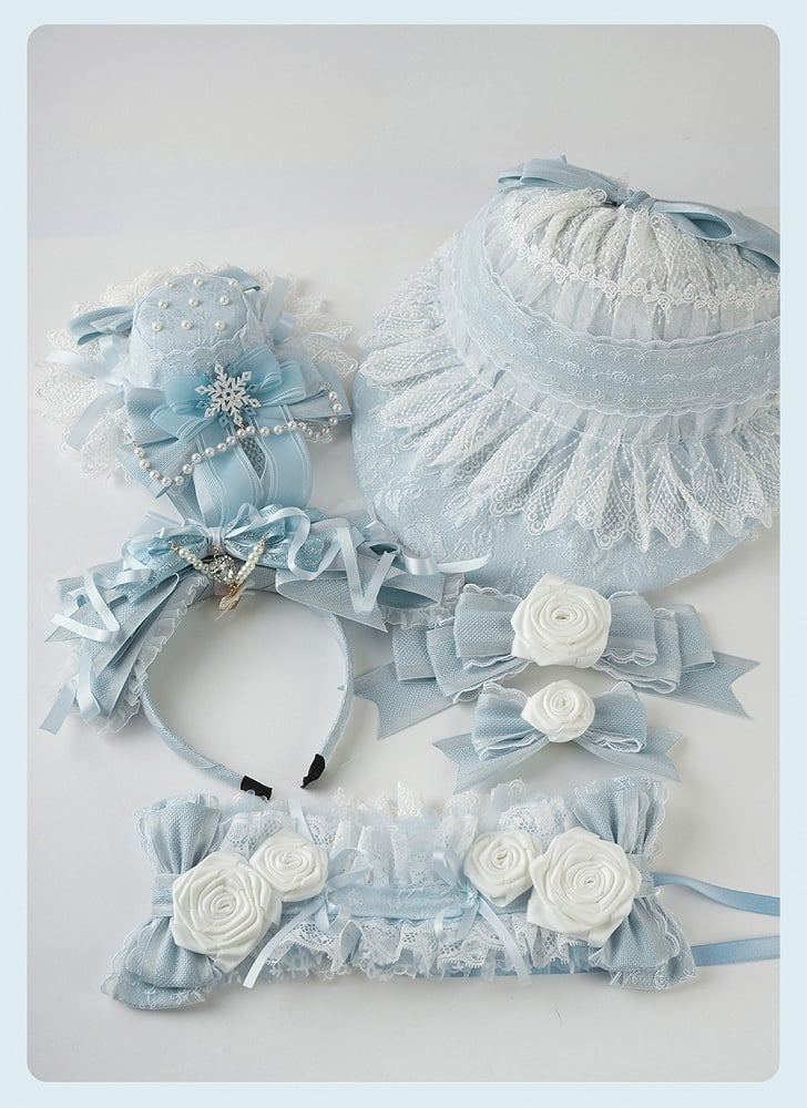 Lolita-Haube mit blauer Schleife und floralem Rüschen-Spitzenbesatz