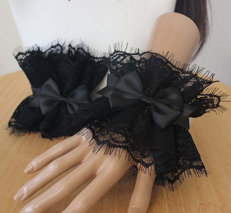 Kuro Wrist Lace Elegant Cuffs