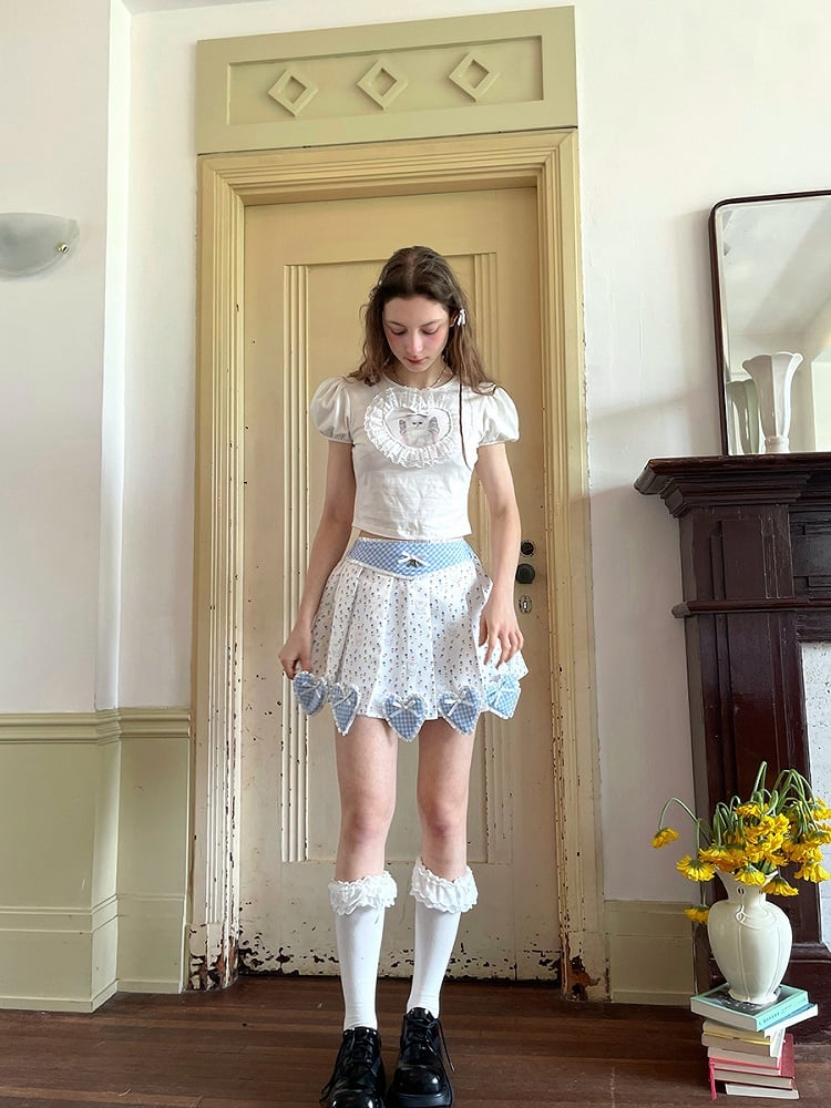 White Cropped Tee with Sweetheart Applique Cat Print