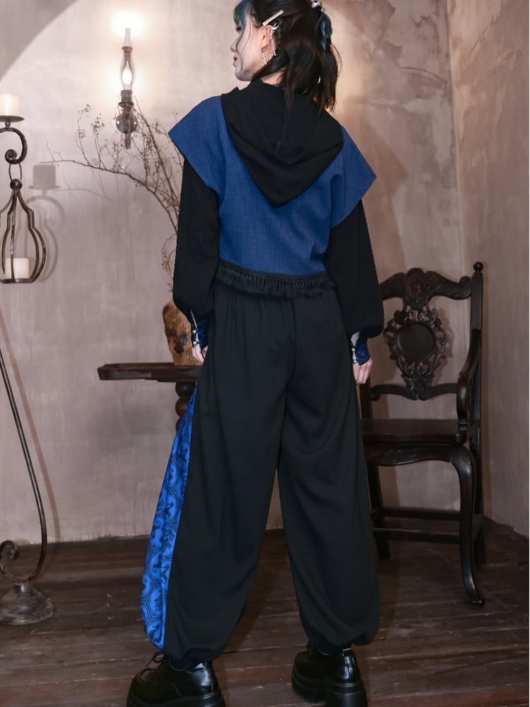 Cheongsam im Seepferdchen-Blau-Stil mit Quaste, offenem Saum und Stickerei