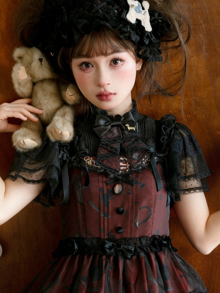 ゴールドダックスフントの黒と赤の蝶ネクタイ